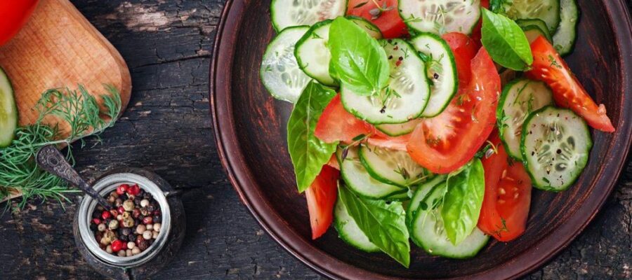 Mai puțină mâncare sau mai puține calorii? Alimente slab calorice