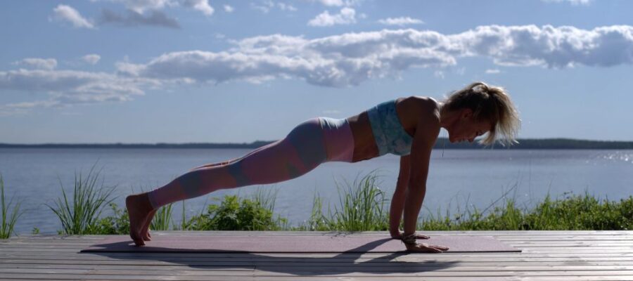 Exerciții pentru abdomen și fese